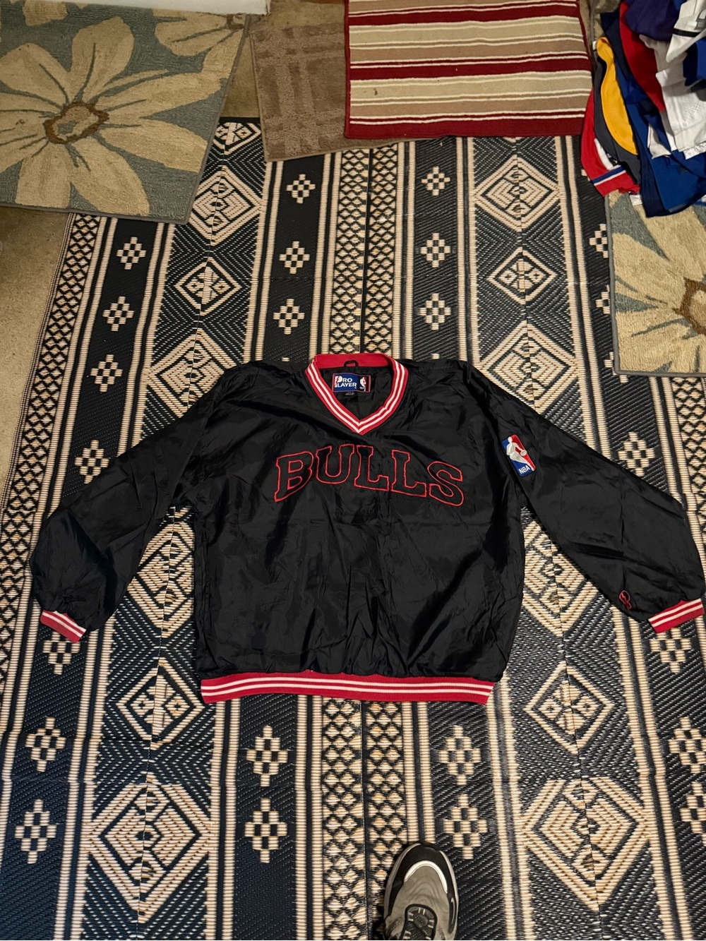 Chicago Bulls Vintage Windbreaker Pullover - Black & Red NBA pro player size XL